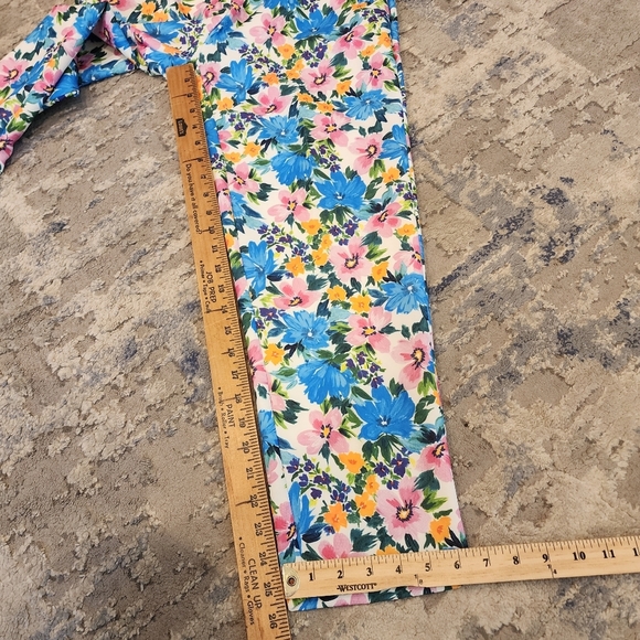 NWT Zara Highwaist Multi Floral Printed Straight Leg Pants Pockets Size Medium - Picture 10 of 16